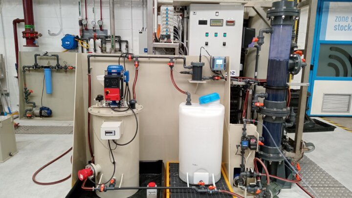 Essais en laboratoire et sur pilote de régénération chimique à la soude du charbon actif en grain sur site : application en production d’eau potable